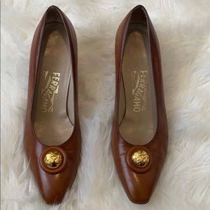 Cute Ferragamo brown leather 8 1/2 dress shoes